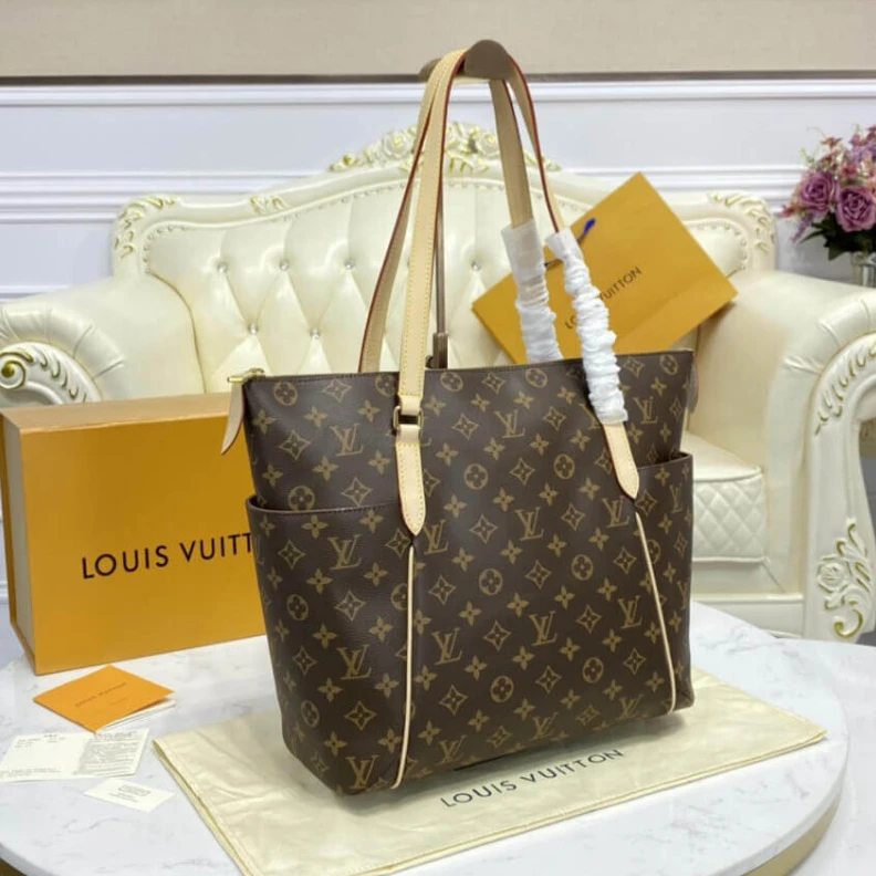 Louis vuitton locations Three fla Louis Vuitton Monogram Canvas Totally MM