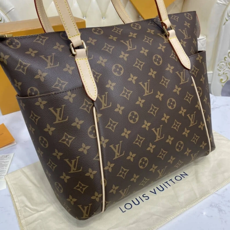 Louis vuitton locations Three fla Louis Vuitton Monogram Canvas Totally MM