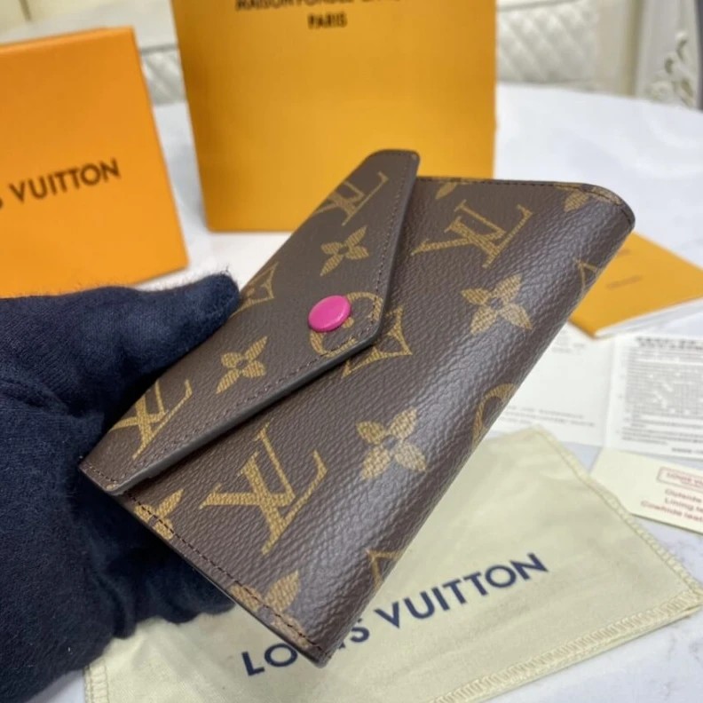 Mythick.ru Bill pock Louis Vuitton Monogram Canvas Victorine Wallet Rose Red