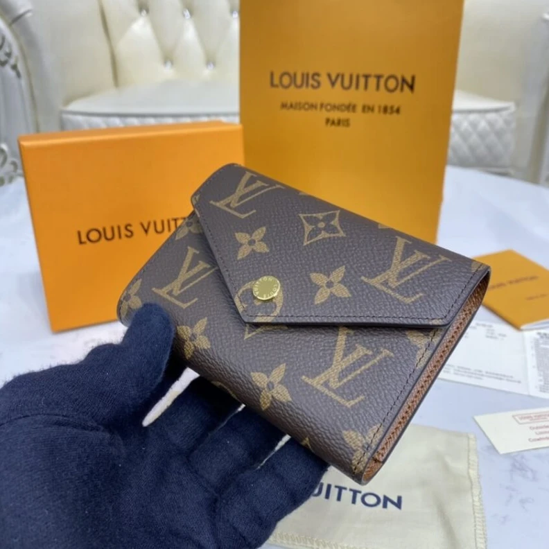 Mythick ru 6 card sl Louis Vuitton Monogram Canvas Victorine Wallet