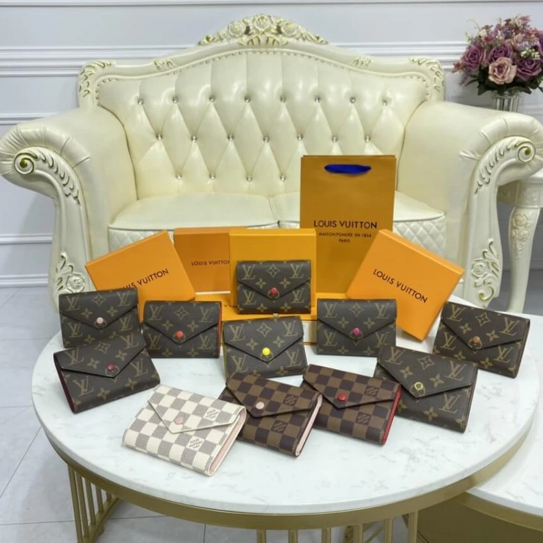 Mythick ru 6 card sl Louis Vuitton Monogram Canvas Victorine Wallet