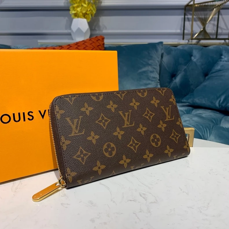 Mythick.ru 1 zipped Louis Vuitton Monogram Canvas Zippy Organizer Wallet