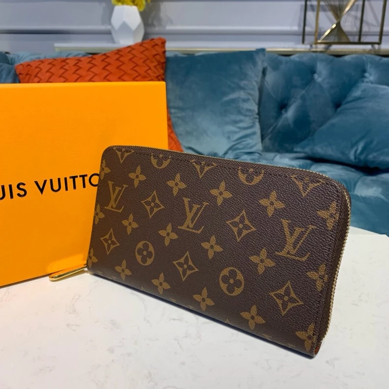 Mythick.ru 1 zipped Louis Vuitton Monogram Canvas Zippy Organizer Wallet