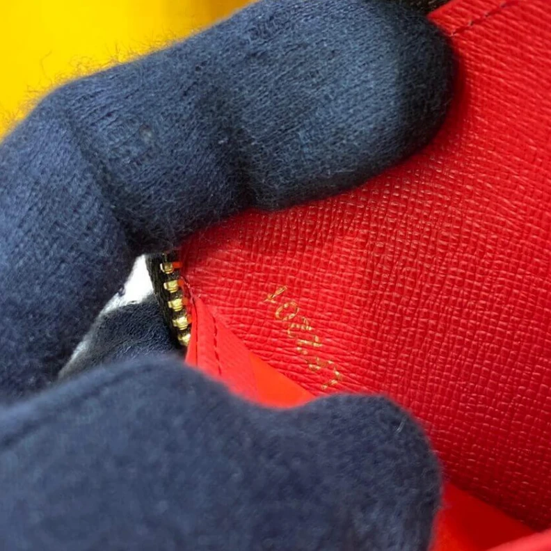 Lv belts replica Zip closu Louis Vuitton Monogram Canvas Zippy Wallet