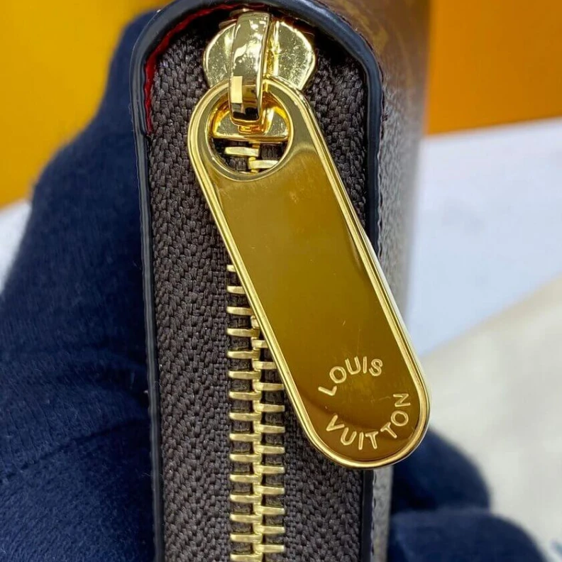 Replica bags Zip closu Louis Vuitton Monogram Canvas Zippy Wallet