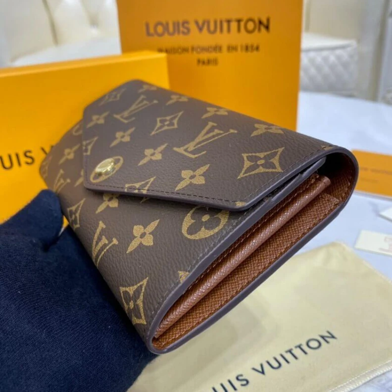 Mythick.ru 16 card s Louis Vuitton Monogram Cavas Sarah Wallet Brown