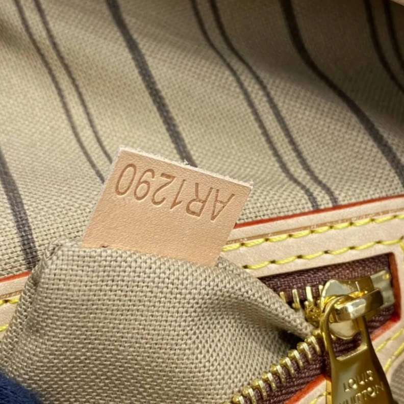 Top lv 1 interio LV Monogram Delightful MM Beige