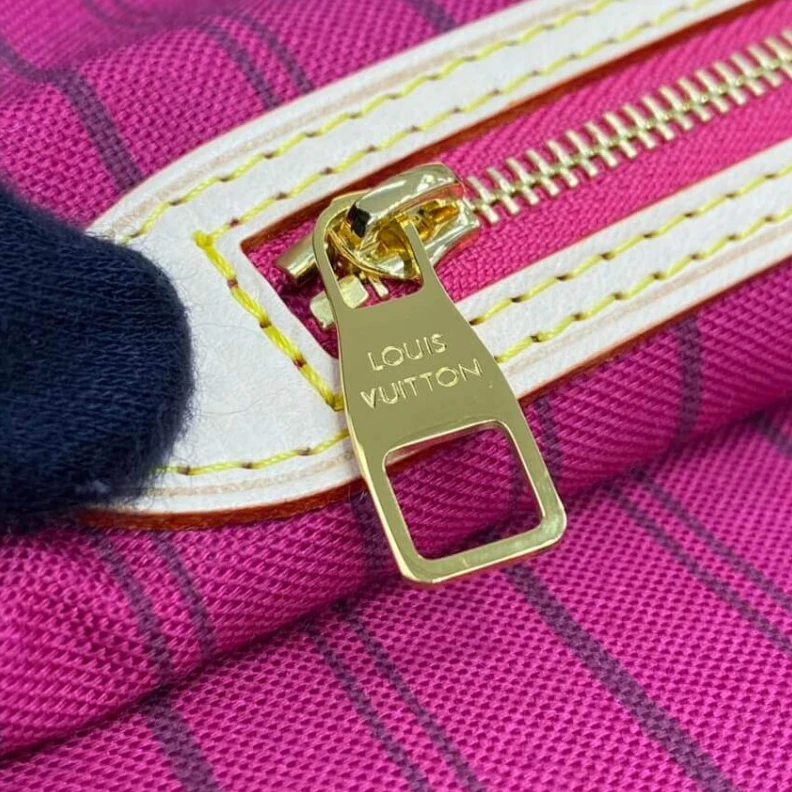 Mythick.ru 41.9 x 33 LV Monogram Delightful MM Rosy