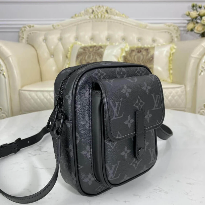 Top lv Strap dro Louis Vuitton Monogram Eclipse Christopher Wearable Wallet