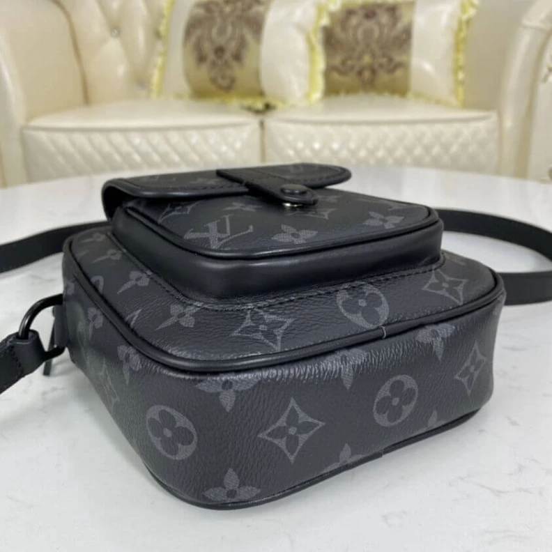 Top lv Strap dro Louis Vuitton Monogram Eclipse Christopher Wearable Wallet