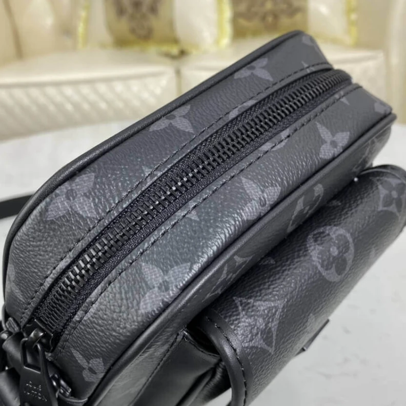 Top lv Strap dro Louis Vuitton Monogram Eclipse Christopher Wearable Wallet