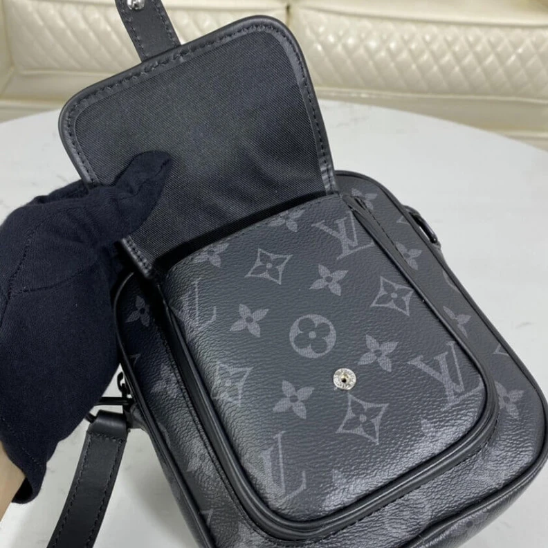 Top lv Strap dro Louis Vuitton Monogram Eclipse Christopher Wearable Wallet