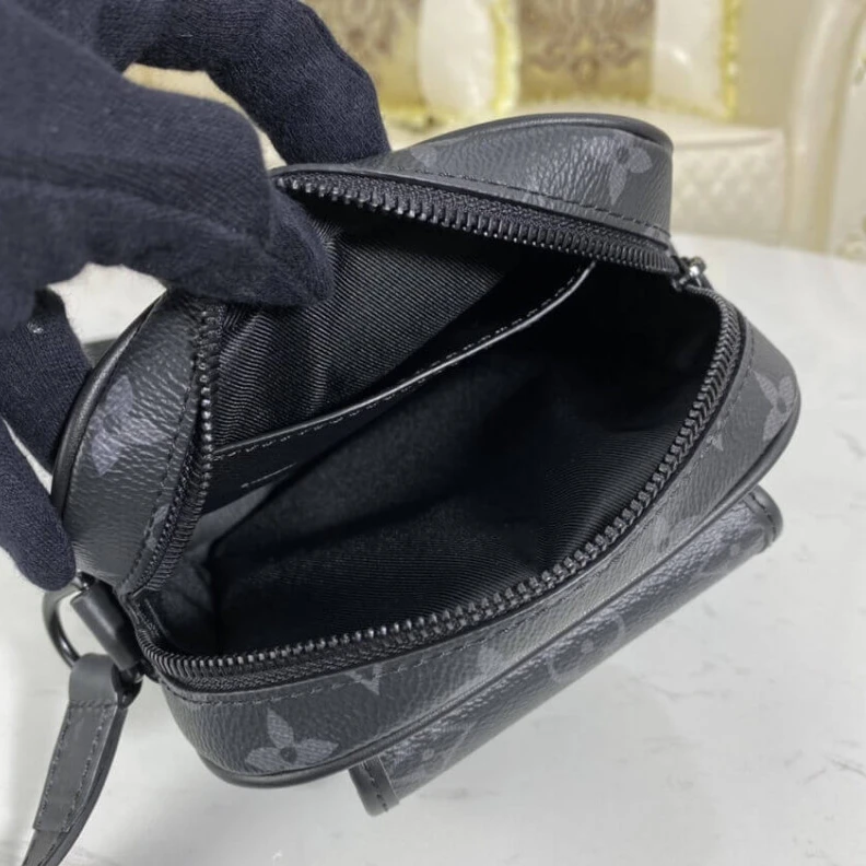 Top lv Strap dro Louis Vuitton Monogram Eclipse Christopher Wearable Wallet
