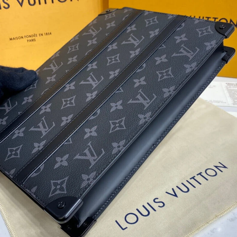 Top lv 28 x 21 x Louis Vuitton Monogram Eclipse Trunk Pouch