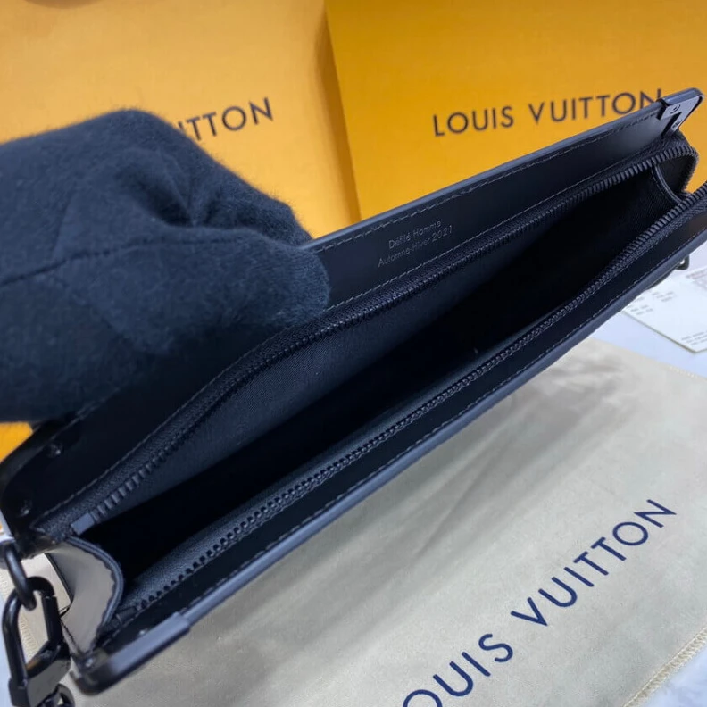 Top lv 28 x 21 x Louis Vuitton Monogram Eclipse Trunk Pouch