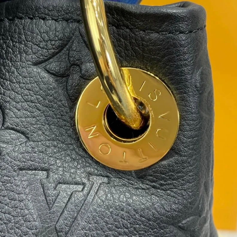 Lv belts replica Handle:Si LV Monogram Empreinte Artsy MM Black