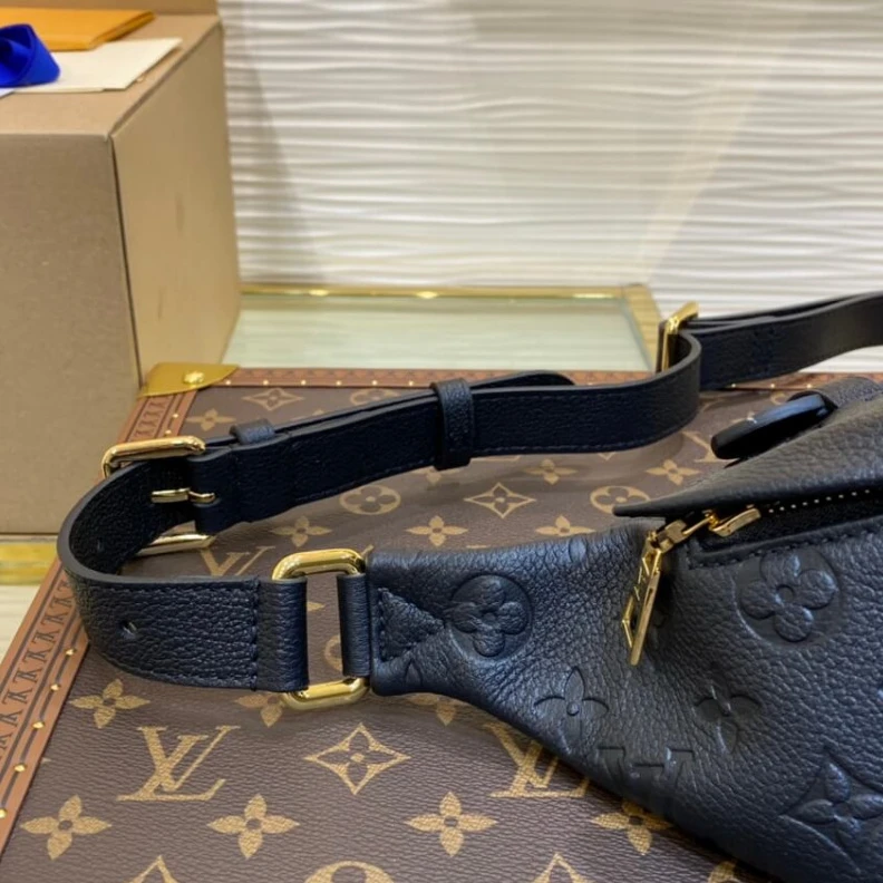 Mythick.ru Grained c LV Monogram Empreinte Bumbag Black