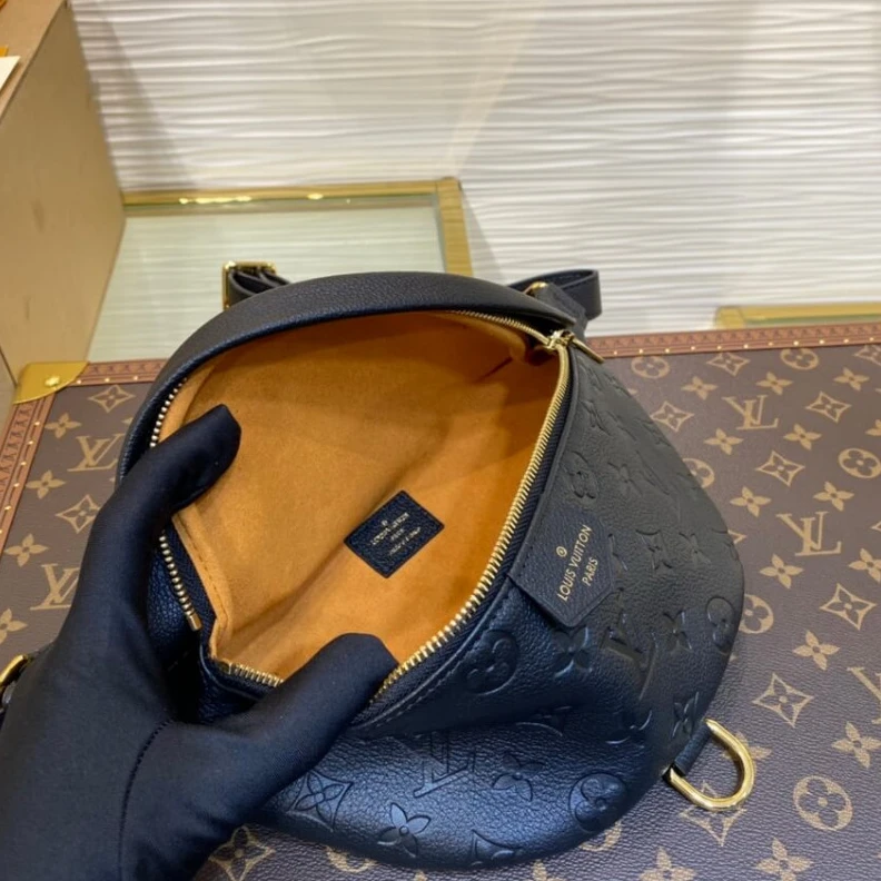 Mythick.ru Grained c LV Monogram Empreinte Bumbag Black