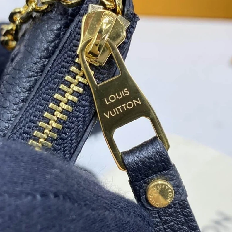 Mythick.ru Chain wit Louis Vuitton Monogram Empreinte Card Holder Recto Verso Black