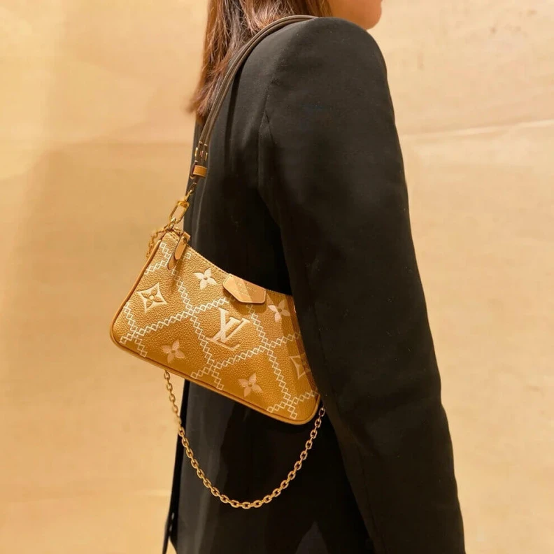 Mythick ru Louis Vuitton Monogram Empreinte Easy Pouch On Strap Arizona Beige