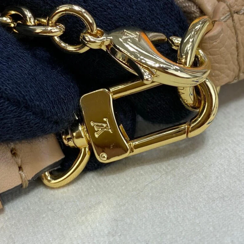 Mythick ru Louis Vuitton Monogram Empreinte Easy Pouch On Strap Arizona Beige