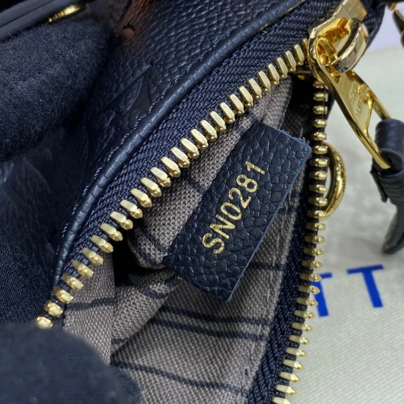 Lv belts replica Dring Louis Vuitton Monogram Empreinte Easy Pouch On Strap Black