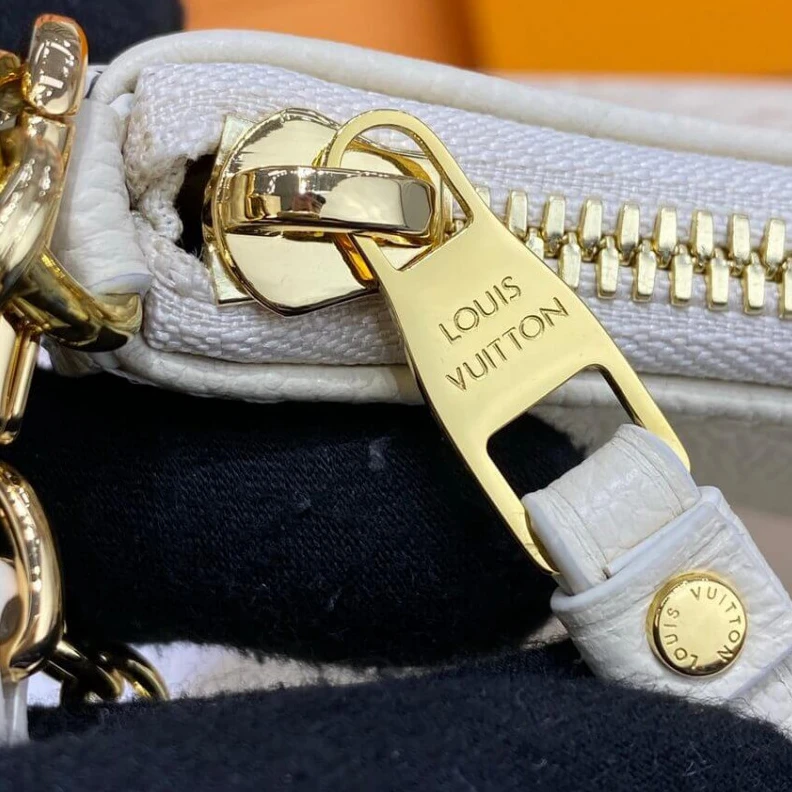 Top lv Louis Vuitton Monogram Empreinte Easy Pouch On Strap Creme