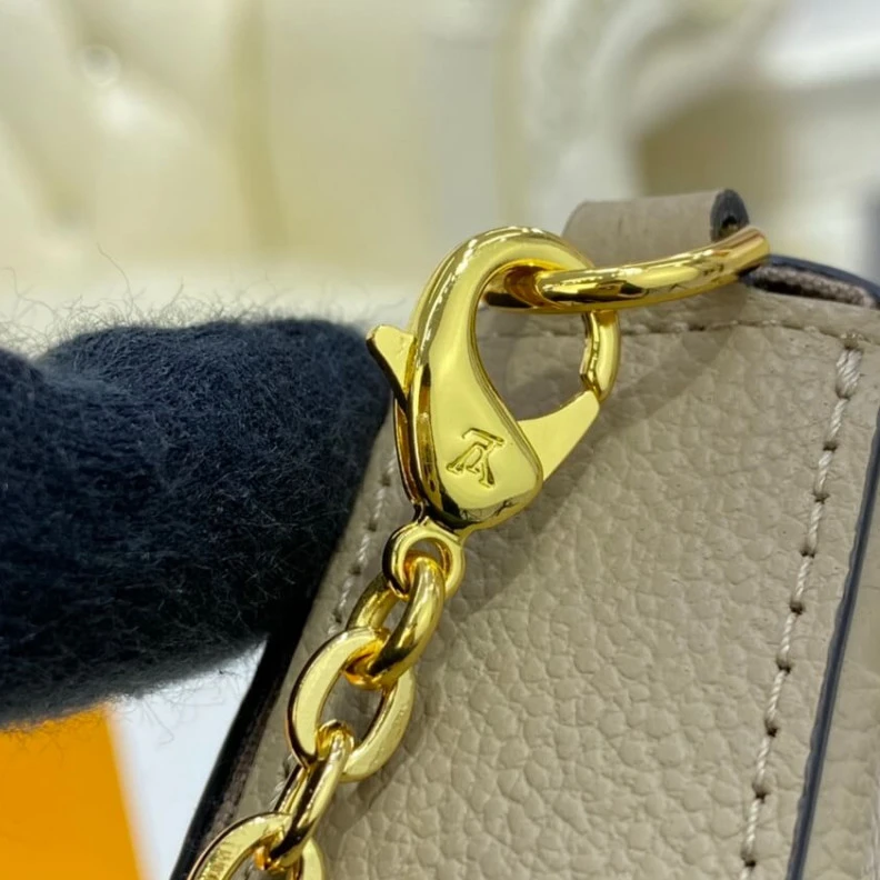 Replica bag Large com Louis Vuitton Monogram Empreinte Felicie Pochette Tourterelle