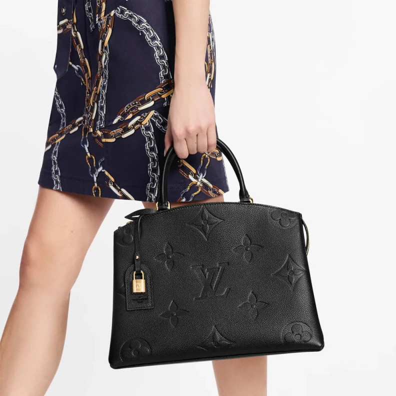 Mythick.ru Both chic Louis Vuitton Monogram Empreinte Grand Palais Black