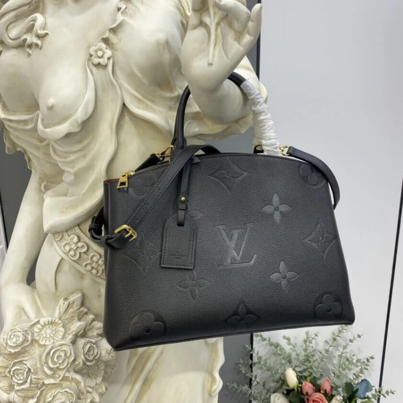 Mythick.ru Both chic Louis Vuitton Monogram Empreinte Grand Palais Black