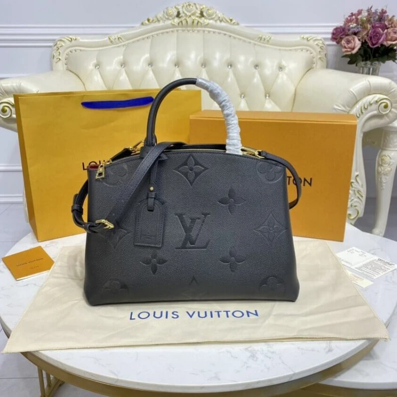 Mythick.ru Both chic Louis Vuitton Monogram Empreinte Grand Palais Black