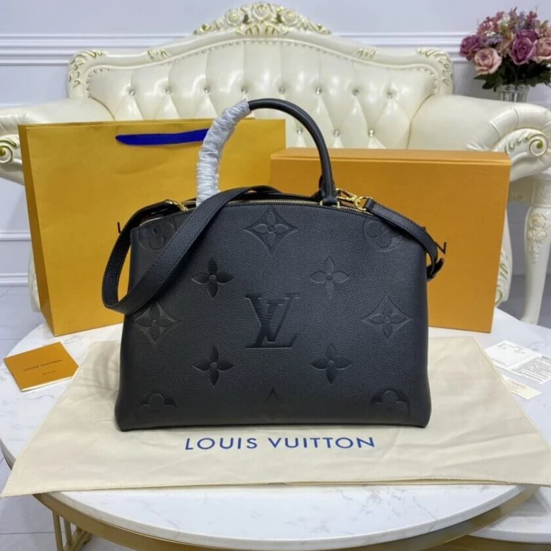 Mythick.ru Both chic Louis Vuitton Monogram Empreinte Grand Palais Black