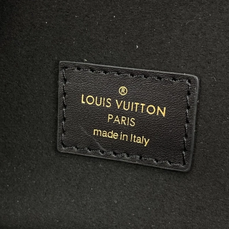 Mythick Black LV Monogram Empreinte Leather Vanity PM Black