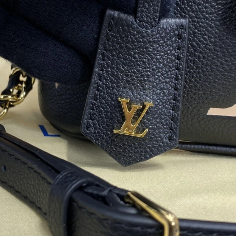 Mythick.ru Handle: S LV Monogram Empreinte Leather Vanity PM Black Cream