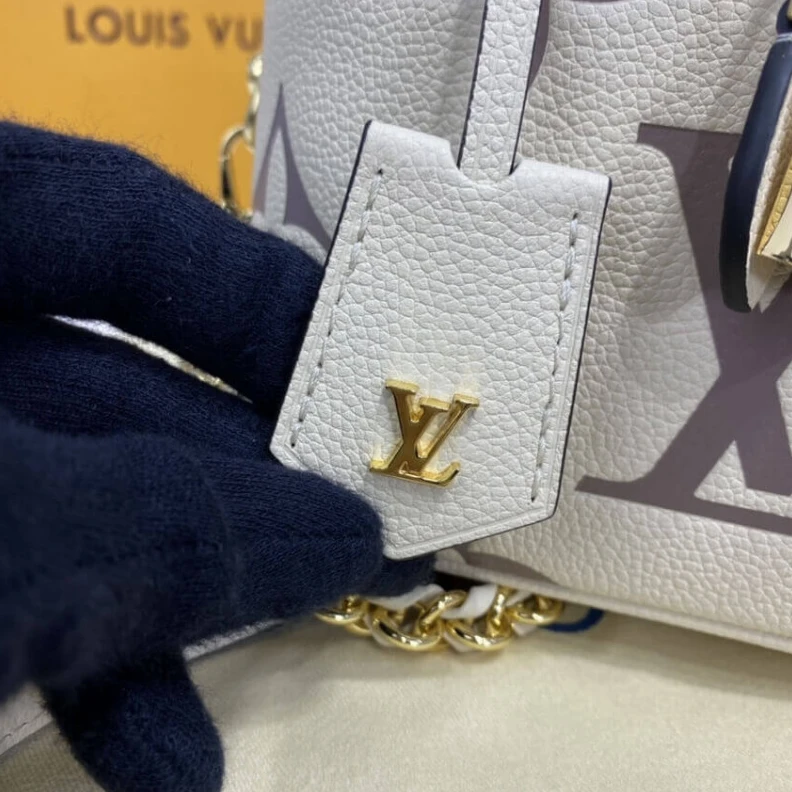 Mythick.ru Chain: Re LV Monogram Empreinte Leather Vanity PM Creme