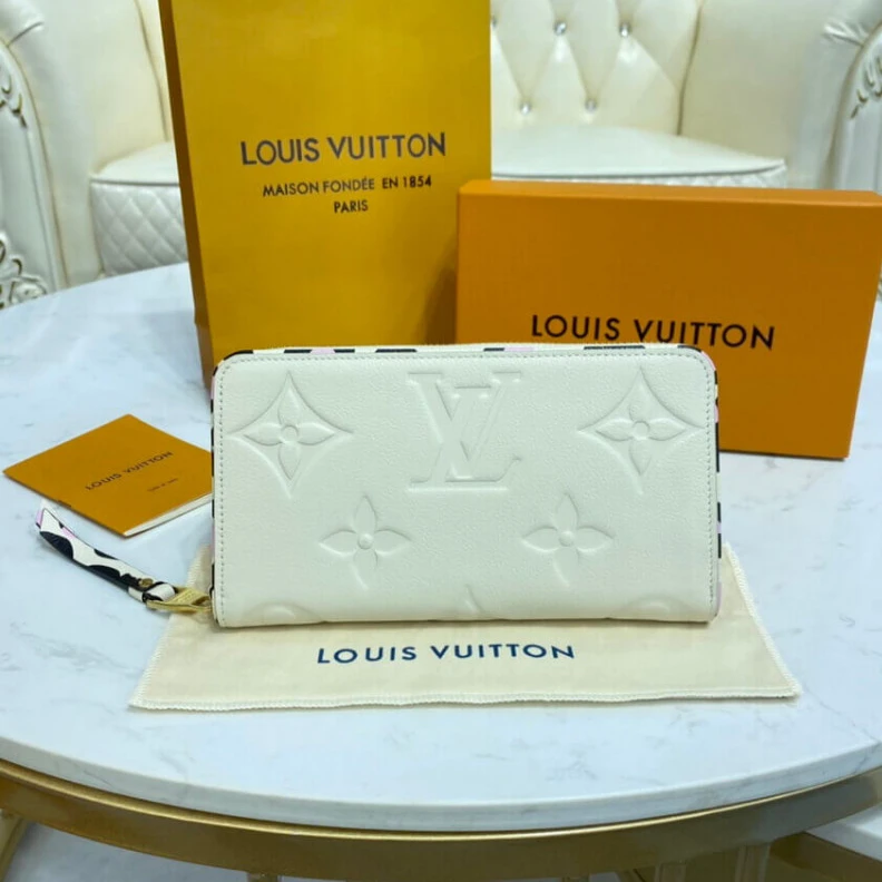 Mythick ru Louis Vuitton Monogram Empreinte Leather with Animal-Print Zippy Wallet Cream