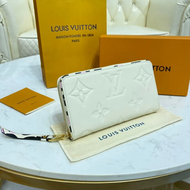 Mythick ru Louis Vuitton Monogram Empreinte Leather with Animal-Print Zippy Wallet Cream