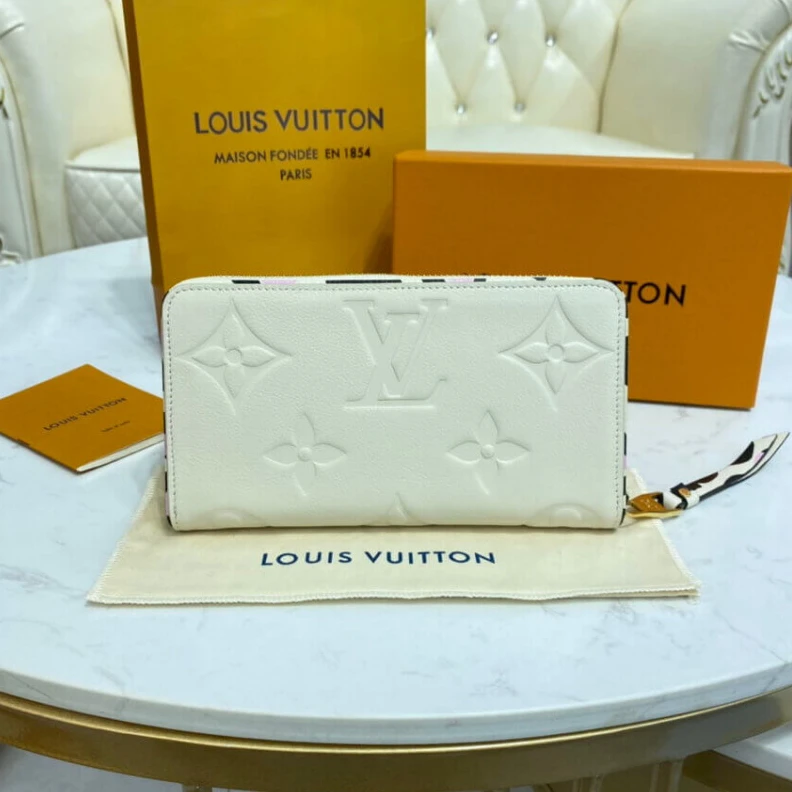 Mythick ru Louis Vuitton Monogram Empreinte Leather with Animal-Print Zippy Wallet Cream