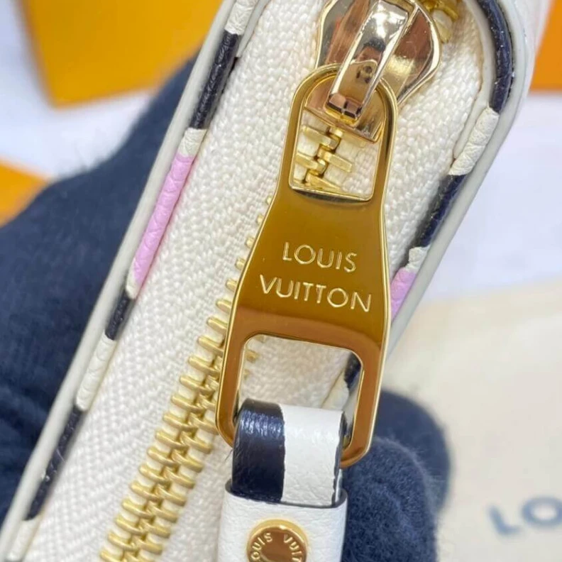 Mythick ru Louis Vuitton Monogram Empreinte Leather with Animal-Print Zippy Wallet Cream