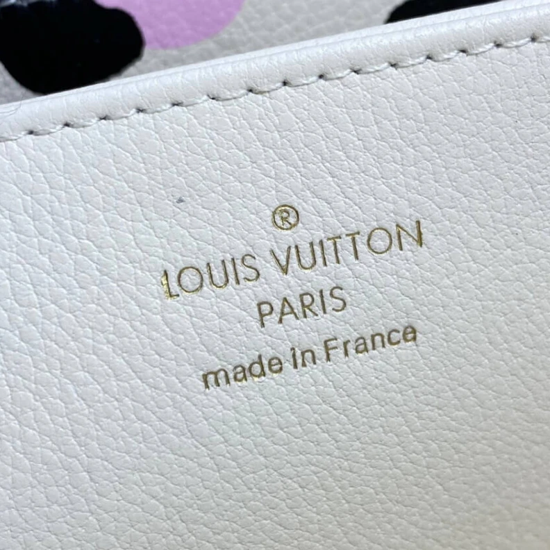 Mythick ru Louis Vuitton Monogram Empreinte Leather with Animal-Print Zippy Wallet Cream