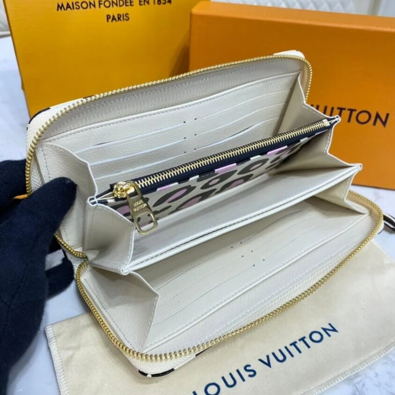 Mythick ru Louis Vuitton Monogram Empreinte Leather with Animal-Print Zippy Wallet Cream