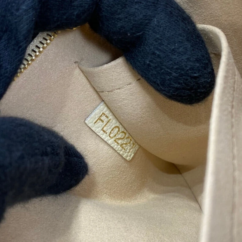 Replica bag Chain dro Louis Vuitton Monogram Empreinte Multi Pochette Accessoires Cream