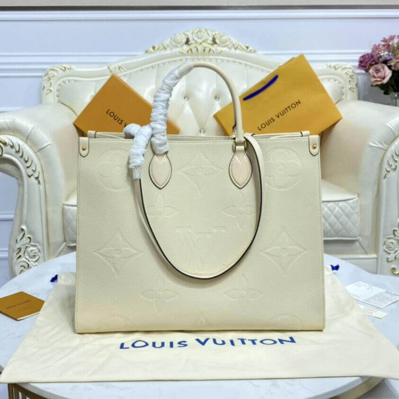 Lv belts replica Inside do Louis Vuitton Monogram Empreinte Onthego GM Beige