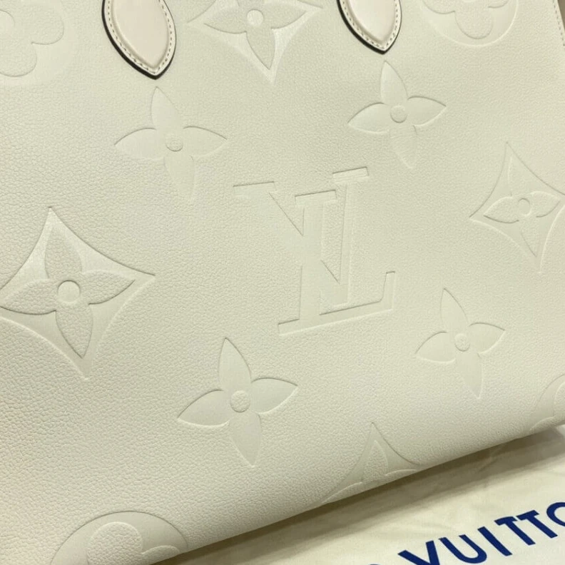 Lv belts replica Inside do Louis Vuitton Monogram Empreinte Onthego GM Beige