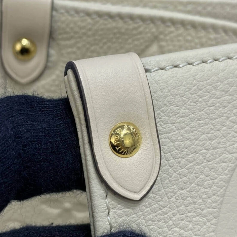 Lv belts replica Inside do Louis Vuitton Monogram Empreinte Onthego GM Beige