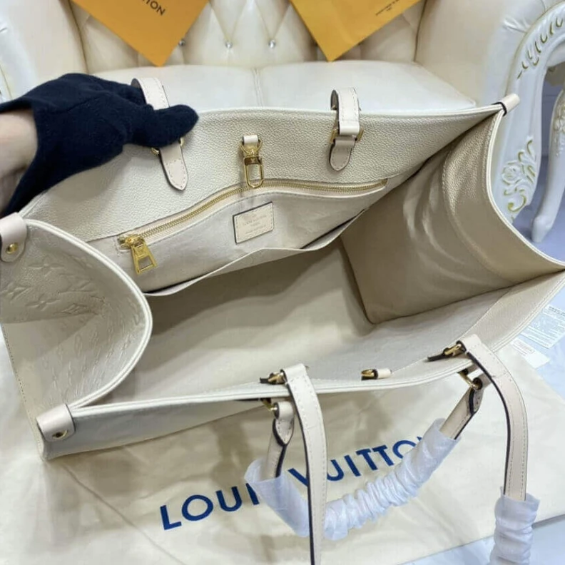 Lv belts replica Inside do Louis Vuitton Monogram Empreinte Onthego GM Beige