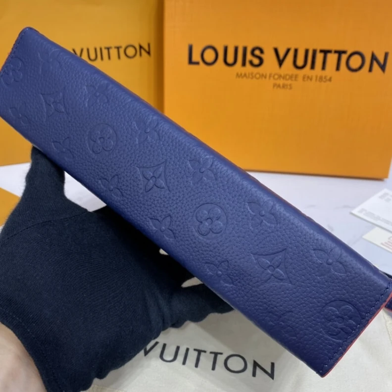 Mythick ru The Poche Louis Vuitton Monogram Empreinte Pochette Toilette 26 Navy Blue Red