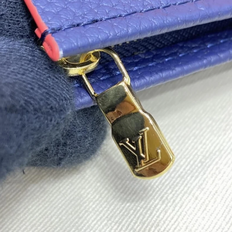 Mythick ru The Poche Louis Vuitton Monogram Empreinte Pochette Toilette 26 Navy Blue Red