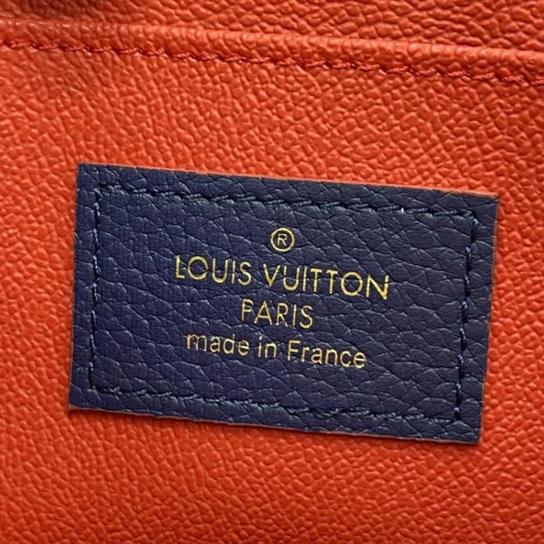 Mythick ru The Poche Louis Vuitton Monogram Empreinte Pochette Toilette 26 Navy Blue Red