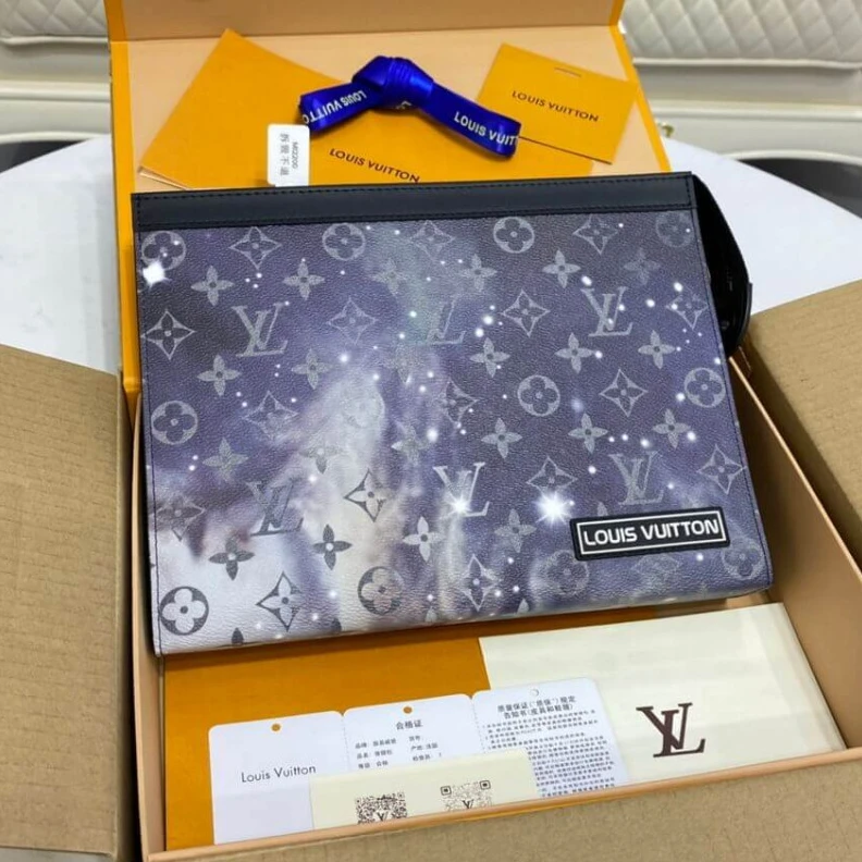 Mythick.ru Cowhide l Louis Vuitton Monogram Galaxy Canvas Pochette Voyage MM